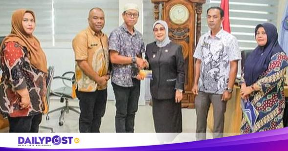 Rumah Terbakar, Junaidi dapat Bantuan dari Pemkab&nbsp;Labuhanbatu