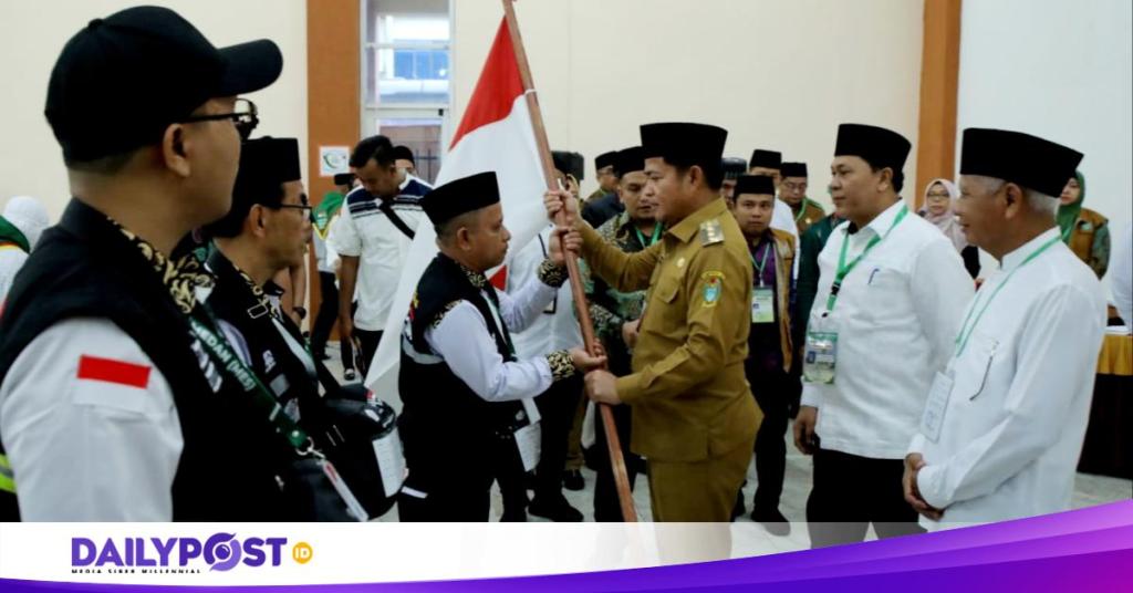 Bupati Asahan Dampingi Pj Gubsu Lepas Calon Jemaah Haji Kloter I 