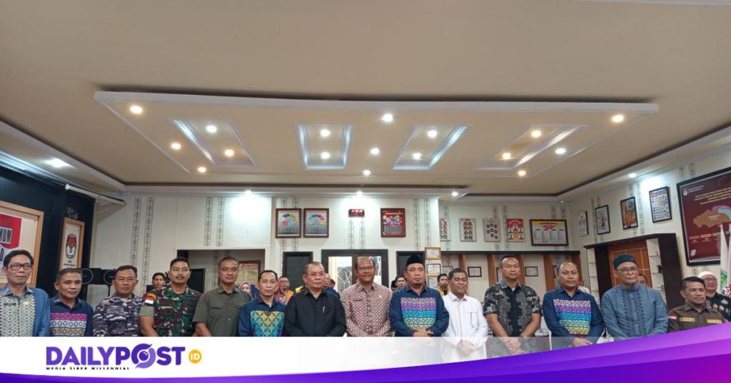Fikram Salilama Hadiri Rapat Pleno Penetapan Jumlah Kursi dan Calon Anggota Deprov Gorontalo&nbsp;2024-2029